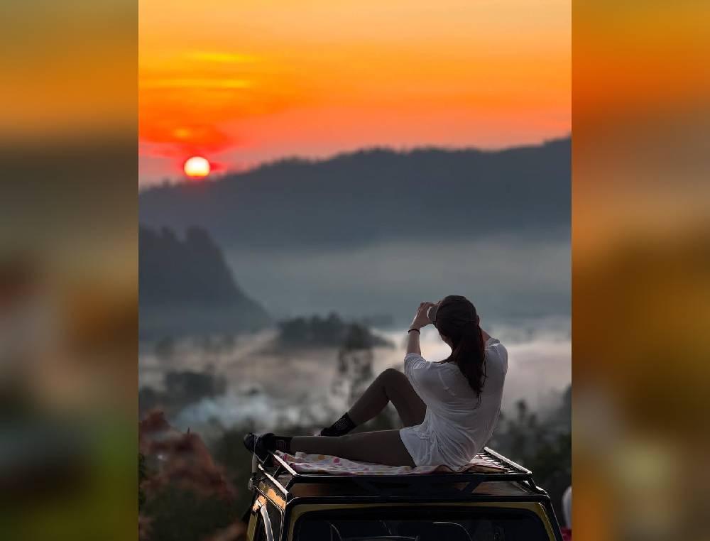 Batur Sunrise With Jeep