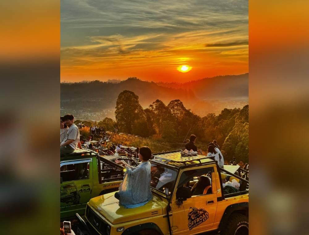 Batur Sunrise With Jeep